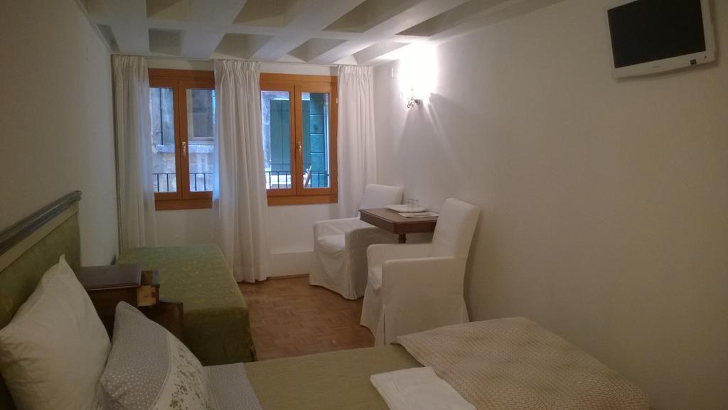 In Venice Back To San Marco Tourist Apartment Room photo